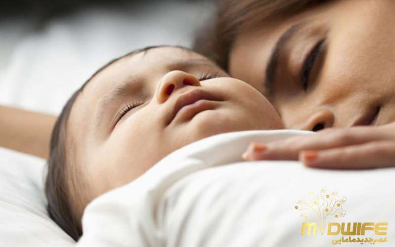 راهکار های کاهش پریدن دست و پای نوزاد در خواب
