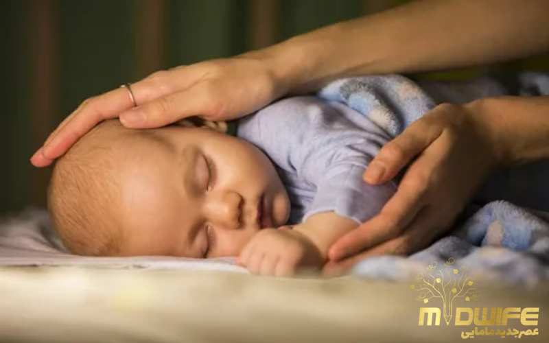 درست خواباندن نوزاد برای مراقبت از ستون فقرات
