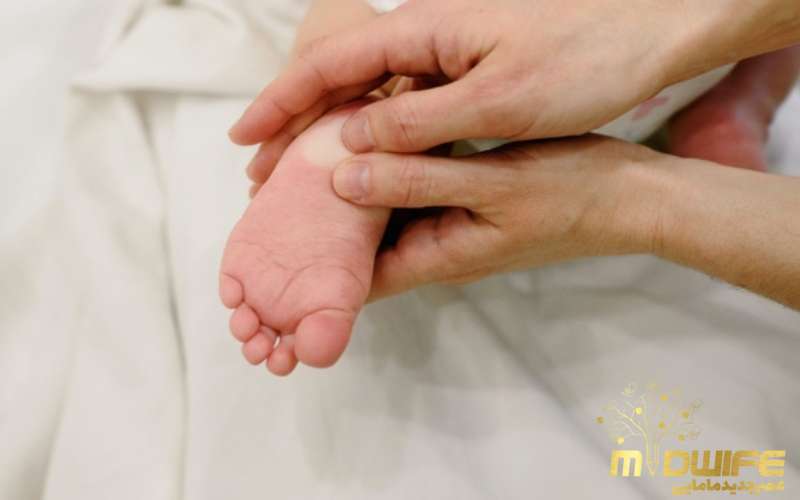 ماساژ کودک برای کاهش پریدن دست و پای نوزاد در خواب