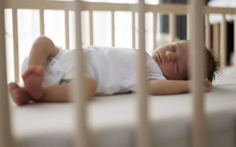 علت پریدن دست و پای نوزاد در خواب